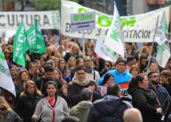 Por la falta de paritarias, el Suoem se movilizó en el Centro