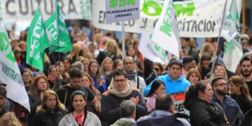 Por la falta de paritarias, el Suoem se movilizó en el Centro