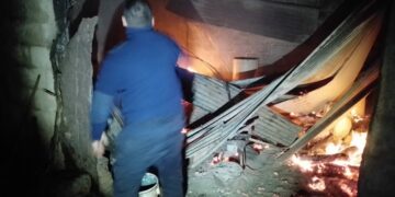 La caída de un rayo desató un incendio en un hogar del departamento Minas