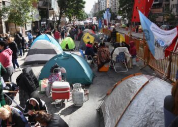 Organizaciones sociales inician un acampe por 48 horas en el centro cordobés
