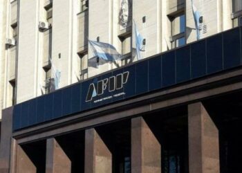 La AFIP intimó a 2.500 argentinos por no declarar sus cuentas bancarias en el exterior