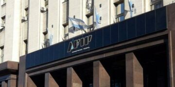 La AFIP intimó a 2.500 argentinos por no declarar sus cuentas bancarias en el exterior