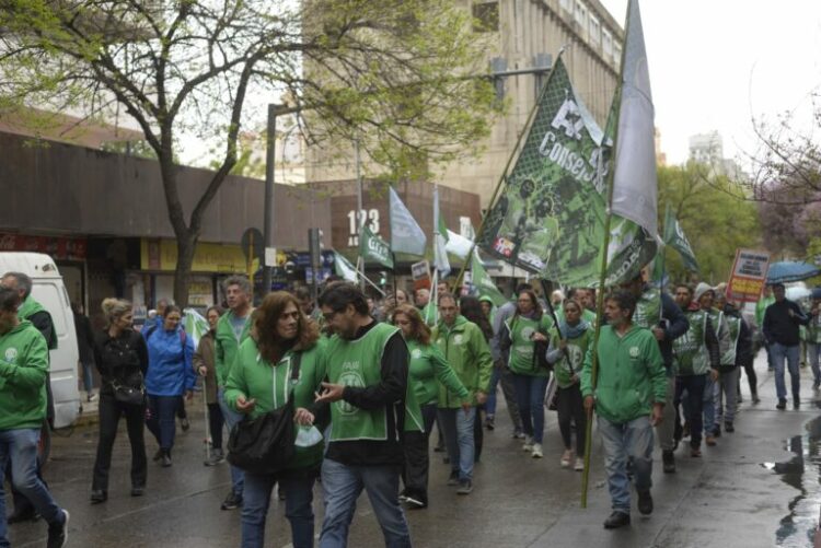 ATE se movilizó al Ministerio de Trabajo por las paritarias