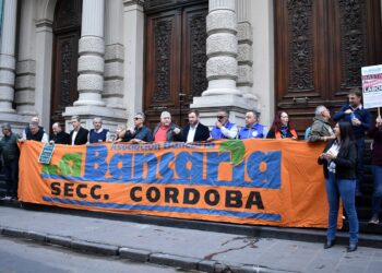 Bancarios inician hoy un paro por 48 horas en Bancor