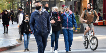 Desde este jueves ya no es obligatorio usar barbijo en lugares cerrados