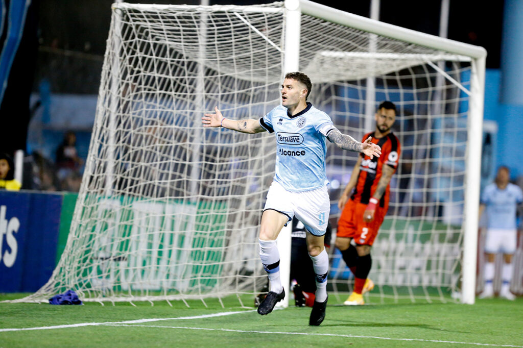 Belgrano logró un contundente triunfo y quedó en la puerta del ascenso