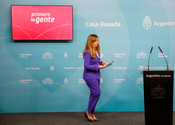 La portavoz presidencial le respondió a la RAE: «Decir ‘chique’ es un acto de amor y de inclusión»