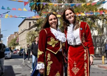 Con comida y música en vivo, se realiza hoy la segunda edición de “Colectividades en tu barrio”