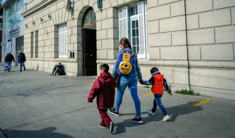 En Argentina hay 2.200 chicos en condiciones de ser adoptados y piden "ampliar la mirada"