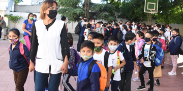 En el día del maestro, Fernández destacó su «vocación» por educar