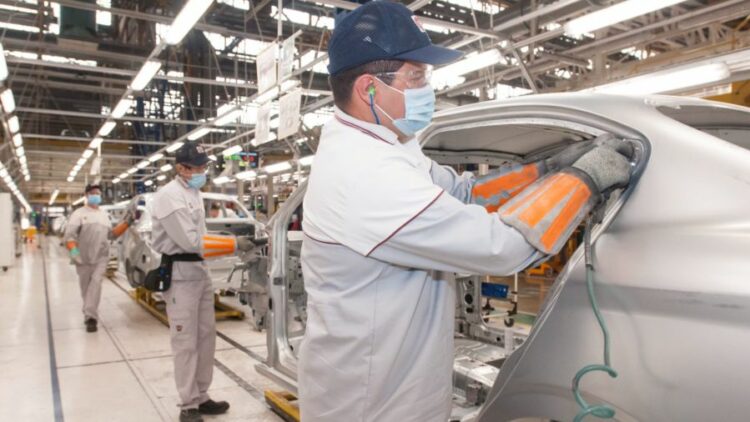 Fiat sumó un turno con 80 operarios para aumentar sus exportaciones hacia Brasil