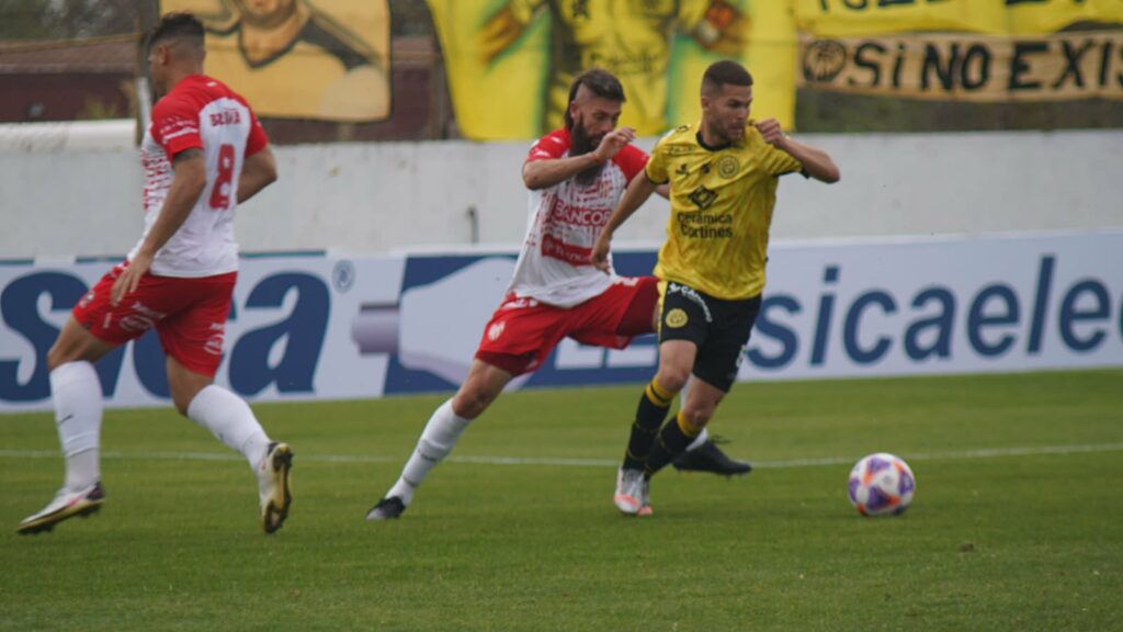 Instituto goleó y mantiene la ilusión