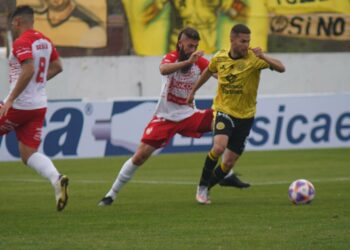 Instituto goleó y mantiene la ilusión
