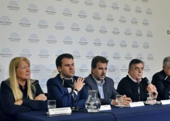 Dirigentes de la oposición repudiaron ataque contra Cristina Fernández de Kirchner