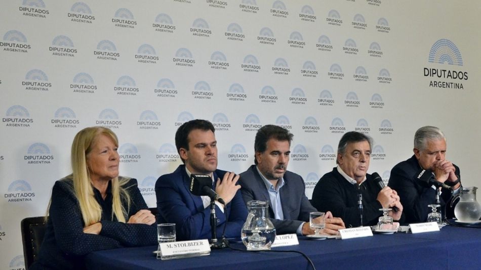 Dirigentes de la oposición repudiaron ataque contra Cristina Fernández de Kirchner