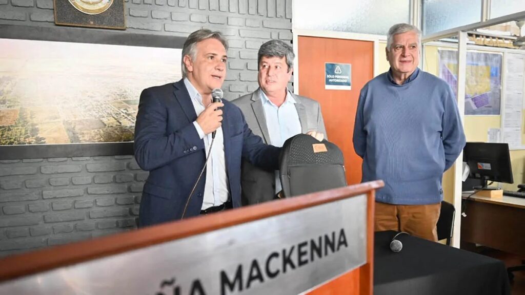 Llaryora reiteró su apoyo al campo y la industria