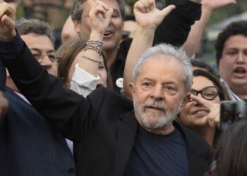 Lula lidera las encuestas a un mes de las elecciones en Brasil