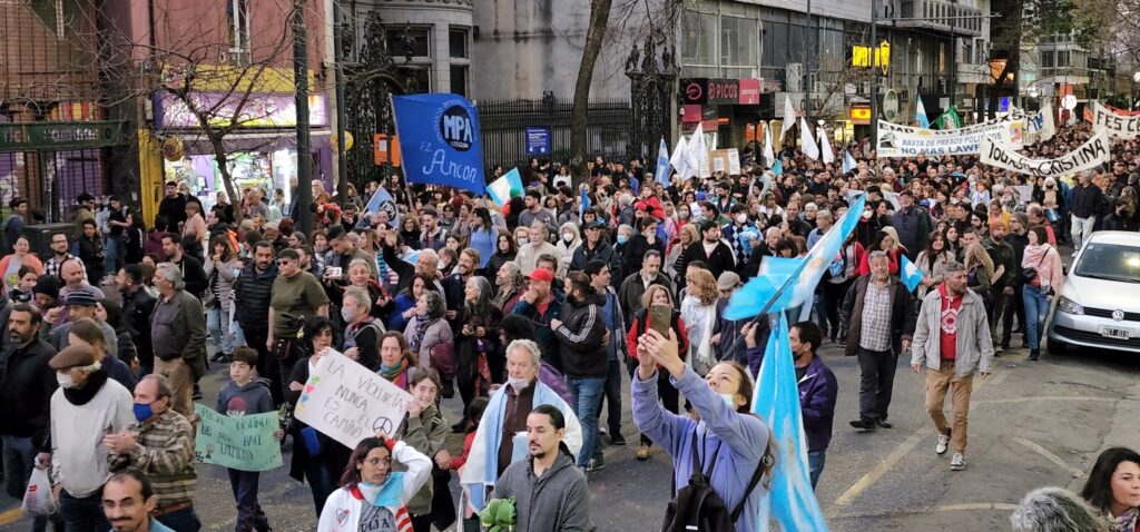 Multitudinaria movilización en Córdoba en defensa de CFK