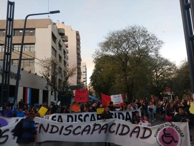 Ayer la manifestación partió desde Apross y llegó hasta el Patio Olmos.