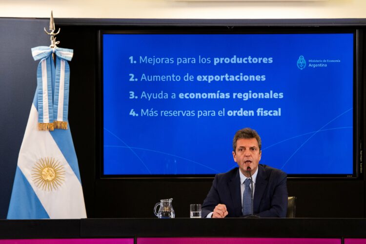 Massa anunció el nuevo esquema en una conferencia con exportadores.