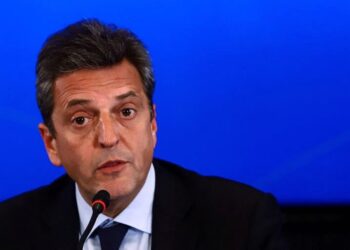 Massa parte a Estados Unidos en busca de inversiones