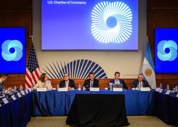 Massa llega a Houston en busca de inversiones en Vaca Muerta