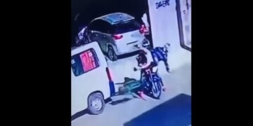Iba en bici, chocó contra una moto y salvó su vida gracias a los reflejos del conductor