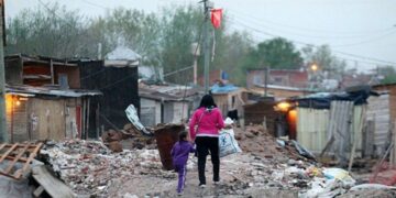 En los primeros seis meses del año la pobreza bajó en el país pero creció la indigencia