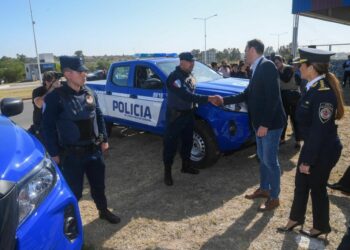 Inició la entrega de 185 nuevos patrulleros provinciales