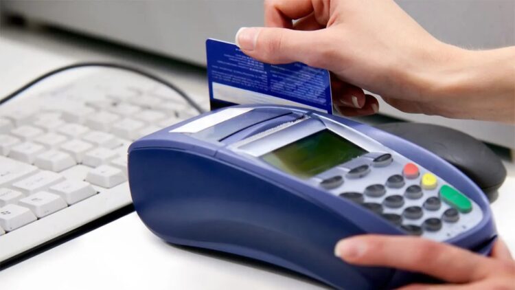 Buscan evitar las estafas con tarjetas de débito o crédito