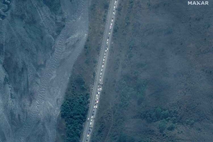 Imágenes satelitales sobre el éxodo de ciudadanos rusos de Rusia.