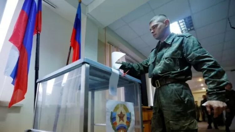El referendos comenzaron a votarse en Jerson, Zaporiyia, Donetsk y Lugansk.