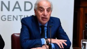 Hacen falta 41 salarios para comprar un auto del segmento menor Hacen falta 41 salarios para comprar un auto del segmento menor