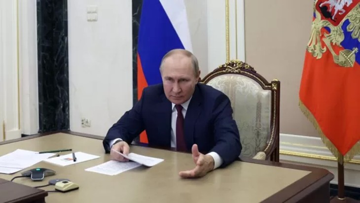 Putin firmó ayer los decretos para reconocer la independencia de las regiones.