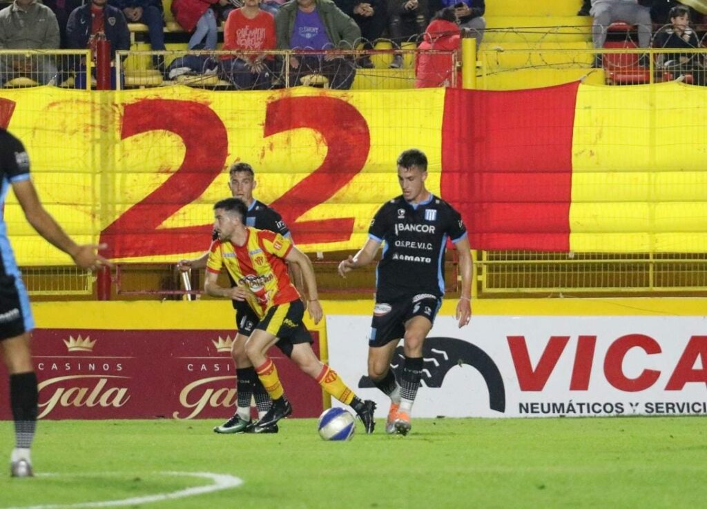 Racing perdió la punta