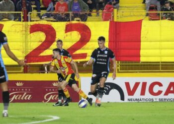 Racing perdió la punta