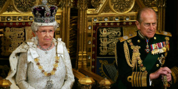 Falleció Isabel II, la reina más longeva del Reino Unido, y se renueva la Corona