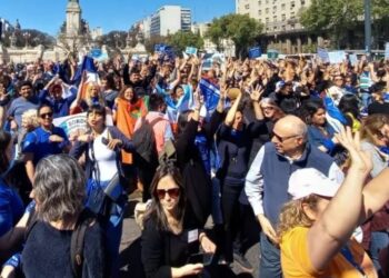Organizaciones de sordos marcharon al Congreso para reclamar el reconocimiento de la Lengua de Señas