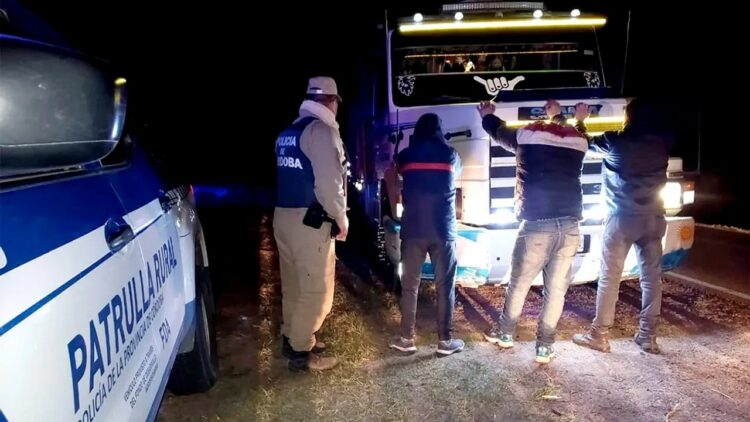 Siete detenidos por el robo de toneladas de soja