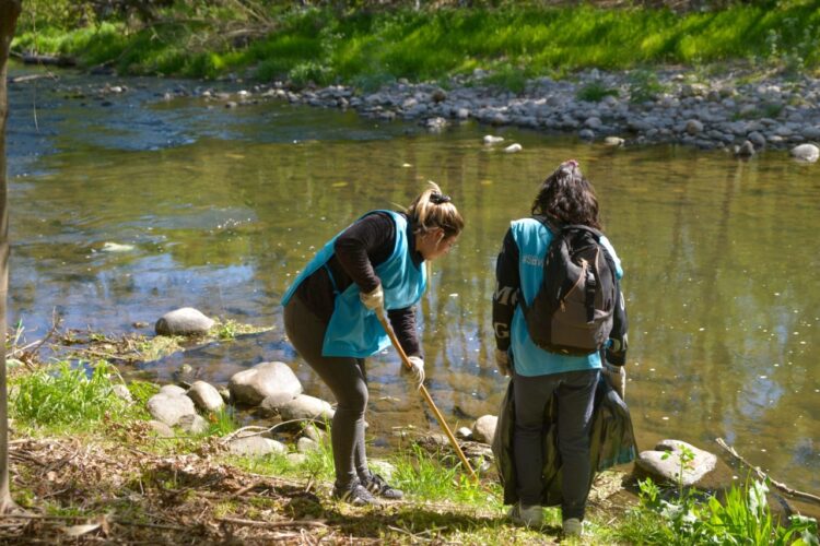 Se recolectaron 35 toneladas de residuos en el río Suquía