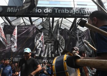 Se profundiza el conflicto en el sector del neumático y genera un efecto dominó en otras industrias