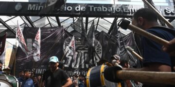 Se profundiza el conflicto en el sector del neumático y genera un efecto dominó en otras industrias