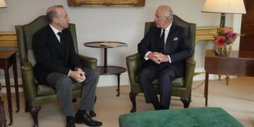 Carlos III inicia su primera gira y visita Irlanda del Norte