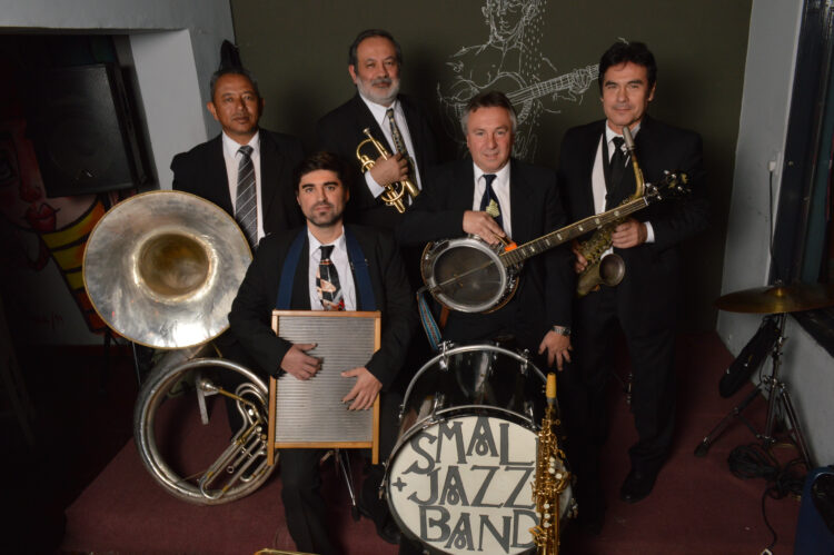 “Small Jazz Band” llega para ponerle ritmo al sábado