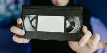 Devolvió una película en VHS 19 años después de haberla alquilado