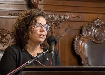 Salud firmó un convenio con laboratorios públicos para la producción y distribución de medicamentos