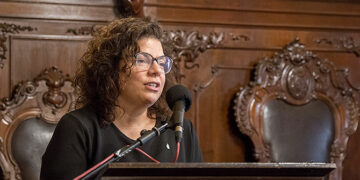 Salud firmó un convenio con laboratorios públicos para la producción y distribución de medicamentos