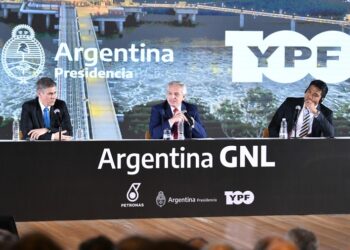 Acuerdo de YPF y Petronas para desarrollar GNL en Vaca Muerta
