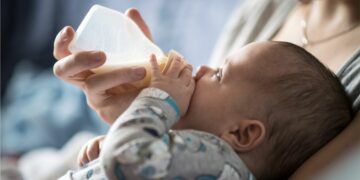 Piden que obras sociales y prepagas cumplan con la ley que cubre las leches especiales al 100%