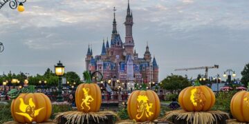 Cierran Disneyland Shanghai ante el alza de casos de coronavirus y dejan a los visitantes confinados